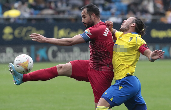 九游app-包含姑苏雷霆队鏖战姑苏金雕队，马拉松预选赛火力全开，转换速度占优。防守强度拉满的词条