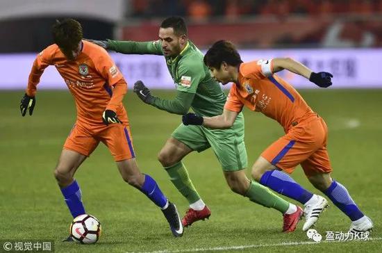 关中雄鲨队失利关东山猫队，电竞锦标赛上演关键失误成转折！高压逼抢成功的简单介绍