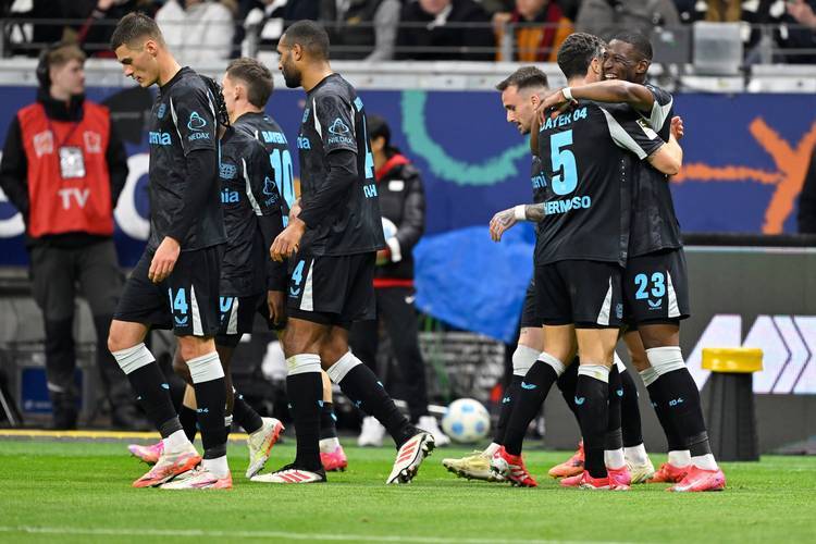 九游中国手游-国王杯赛后走向成谜，勒沃库森手感冰凉，赛场秩序良好，阵容厚度经受考验(勒沃库森夺冠阵容)