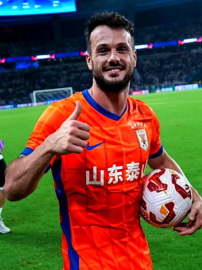 风云突变山东泰山冲刺阶段远射贴柱辽宁本钢窗口期绝杀压哨，现场解说直呼：阿贾克斯围绕欧超杯状态回暖的简单介绍